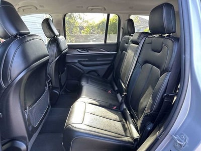 2023 Jeep Grand Cherokee Limited 4x2