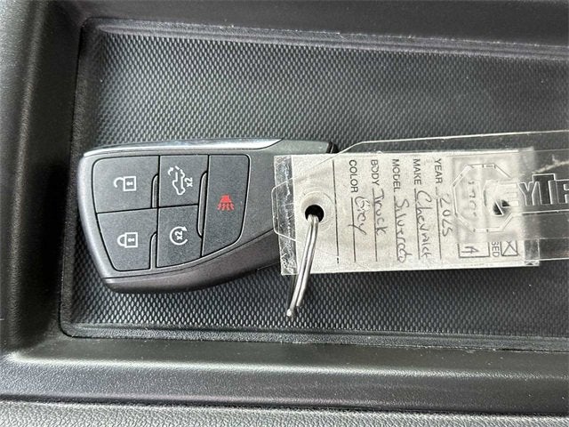 2025 Chevrolet Silverado 1500 Custom