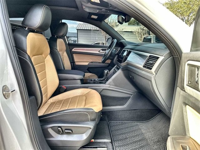 2022 Volkswagen Atlas Cross Sport 3.6L V6 SEL Premium R-Line