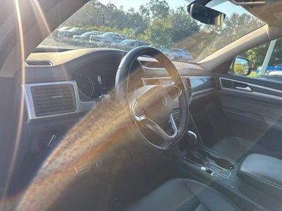 2021 Volkswagen Atlas 3.6L V6 SE w/Technology R-Line