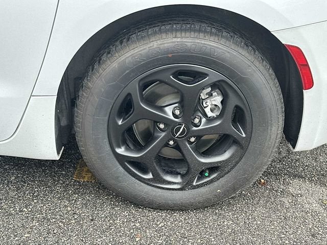 2024 Chrysler Pacifica Hybrid S Appearance Pkg