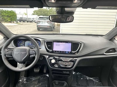 2024 Chrysler Pacifica Hybrid S Appearance Pkg