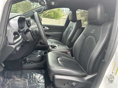2024 Chrysler Pacifica Hybrid S Appearance Pkg