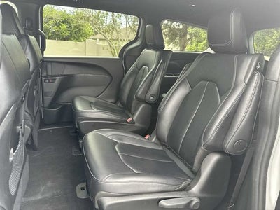 2024 Chrysler Pacifica Hybrid S Appearance Pkg