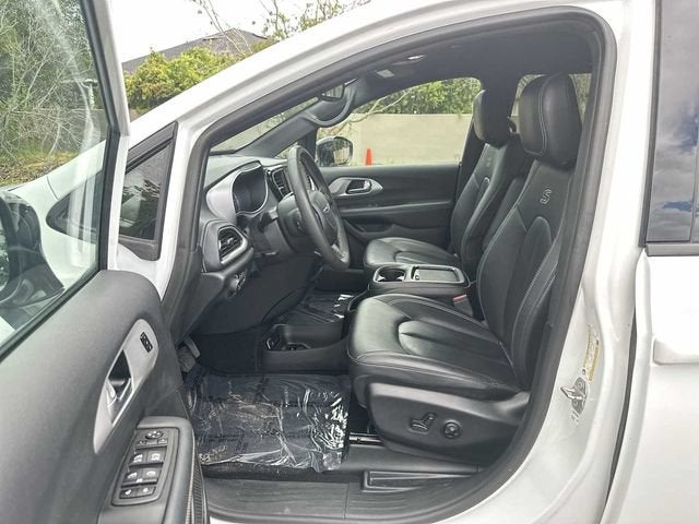 2024 Chrysler Pacifica Hybrid S Appearance Pkg