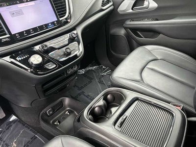 2024 Chrysler Pacifica Hybrid S Appearance Pkg