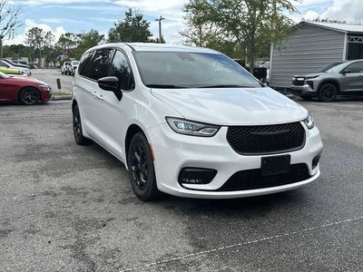 2024 Chrysler Pacifica Hybrid S Appearance Pkg