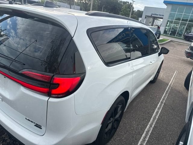 2023 Chrysler Pacifica Limited AWD