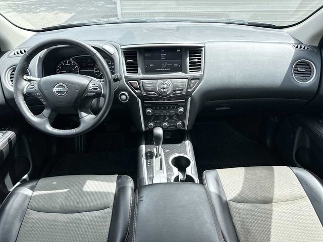 2020 Nissan Pathfinder SV