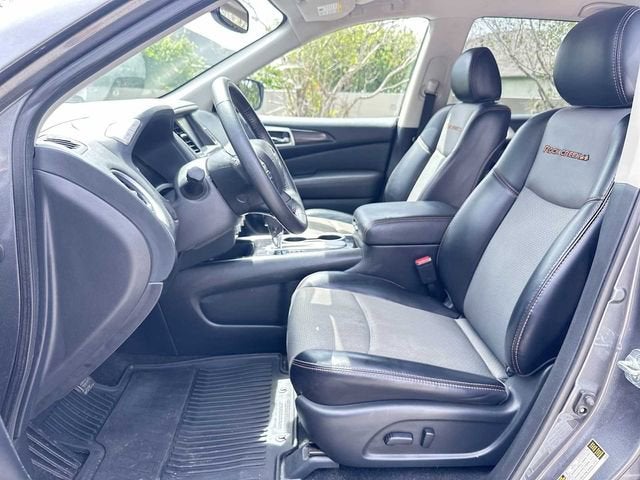 2020 Nissan Pathfinder SV