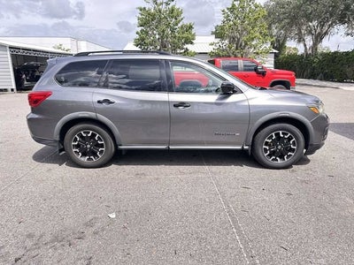 2020 Nissan Pathfinder SV