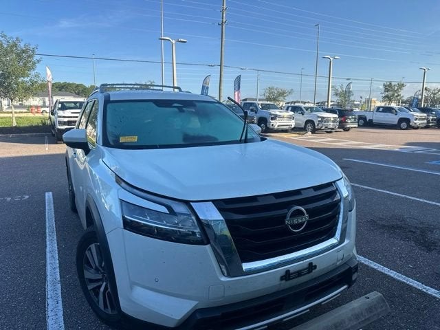 2023 Nissan Pathfinder SL 4WD