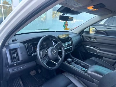 2023 Nissan Pathfinder SL 4WD