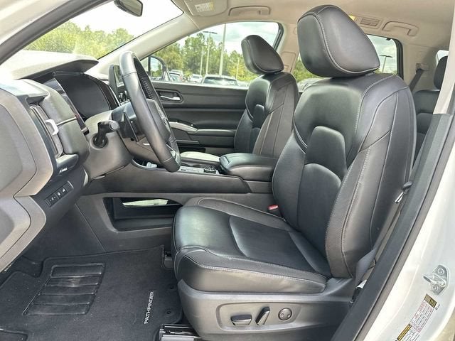 2023 Nissan Pathfinder SL 4WD