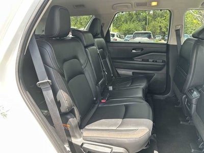 2023 Nissan Pathfinder SL 4WD