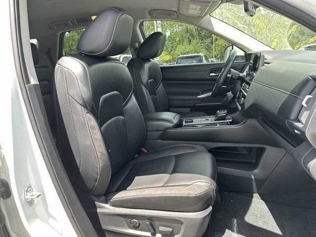 2023 Nissan Pathfinder SL 4WD