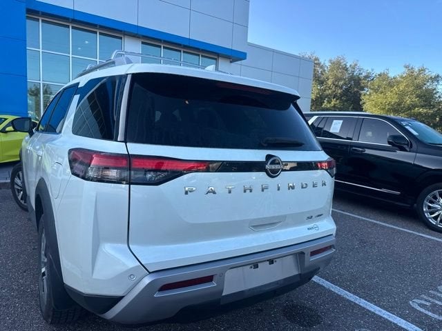 2023 Nissan Pathfinder SL 4WD