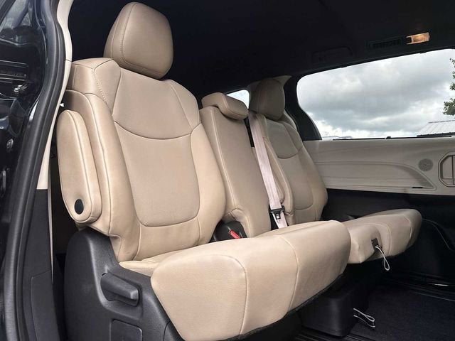 2022 Toyota Sienna XLE
