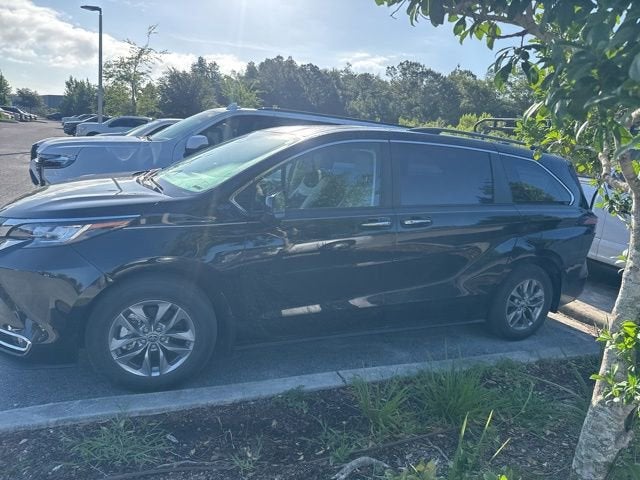 2022 Toyota Sienna XLE