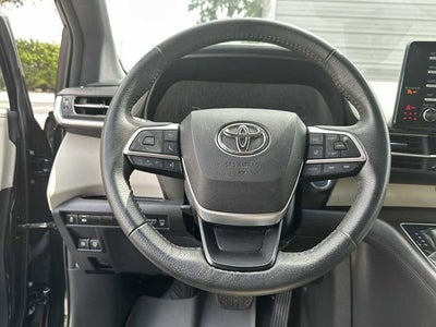 2022 Toyota Sienna XLE
