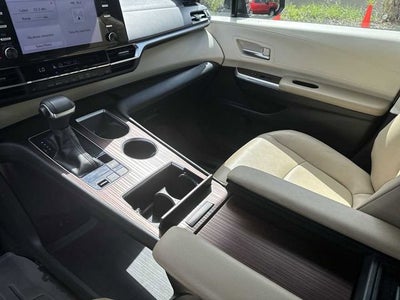 2022 Toyota Sienna XLE