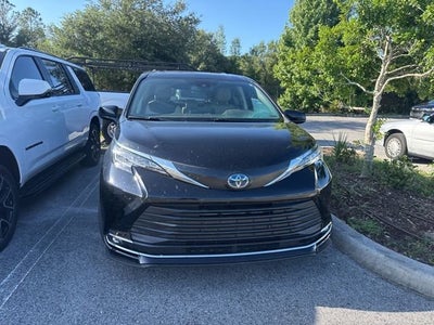2022 Toyota Sienna XLE