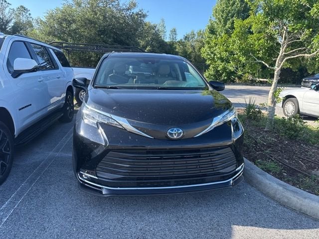 2022 Toyota Sienna XLE