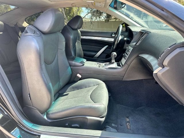 2015 INFINITI Q60 Base