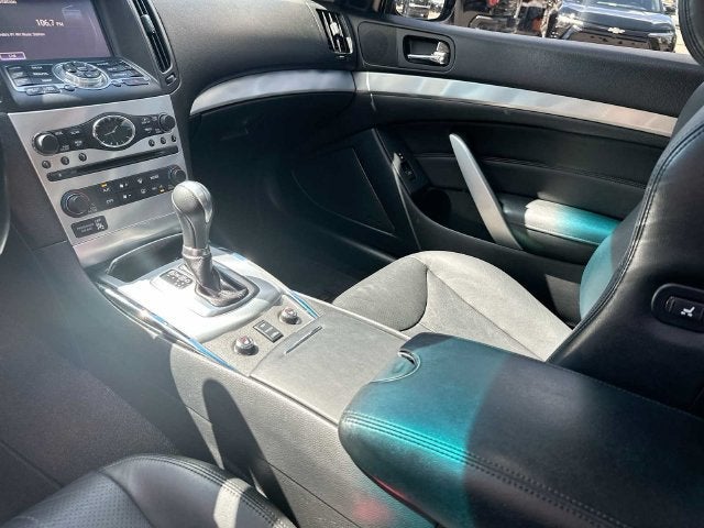 2015 INFINITI Q60 Base