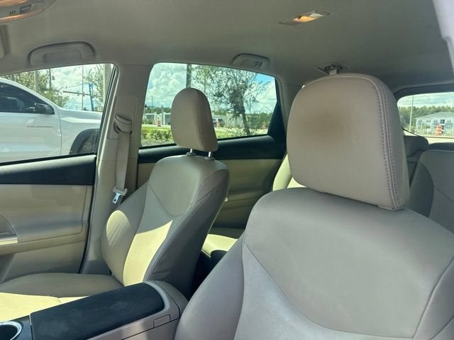 2013 Toyota Prius v Five