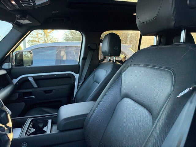 2024 Land Rover Defender 130 P400 X-Dynamic SE